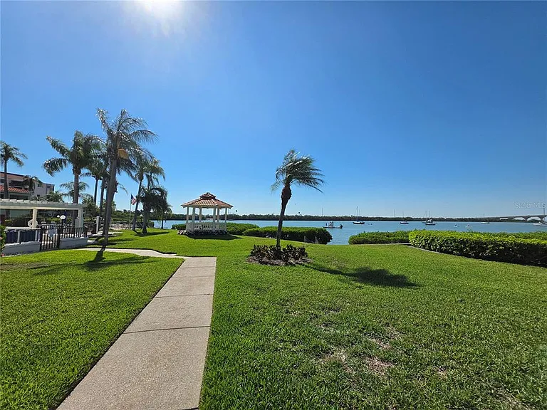 6295 Bahia Del Mar Cir #111 — Photo 38
