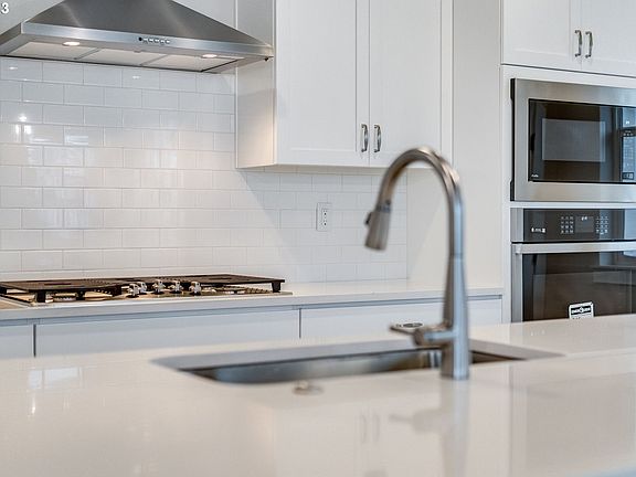 2nd image of 6533 SW Lupine Ln