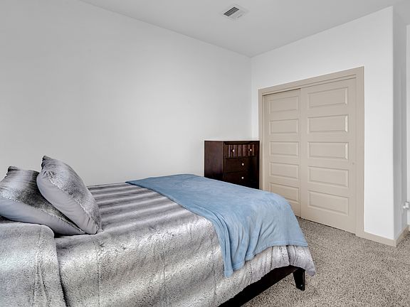 5th image of 12614 Amesbury Ave