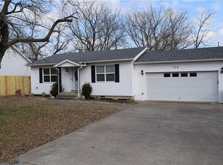 106 3rd Ave SW, Gravette, AR 72736