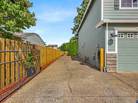 3rd image of 5252 9th Ct SE