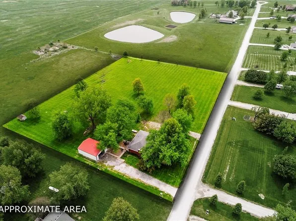 11827 NE Woodridge Ln, Cameron, MO 64429