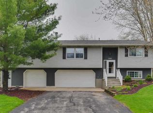 1342 Pinon Trl, Oregon, WI 53575