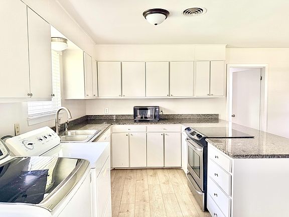 3rd image of 6967 Menlo Dr