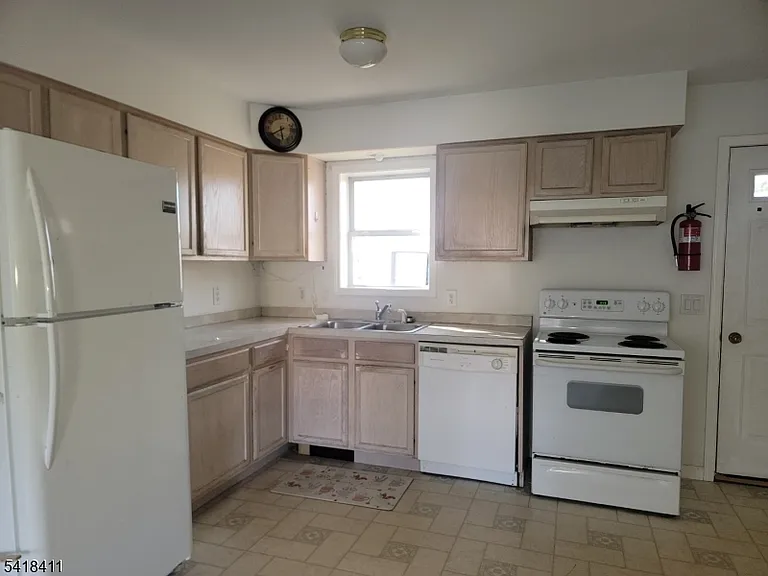 309 Wagon Wheel Rd #B — Photo 4