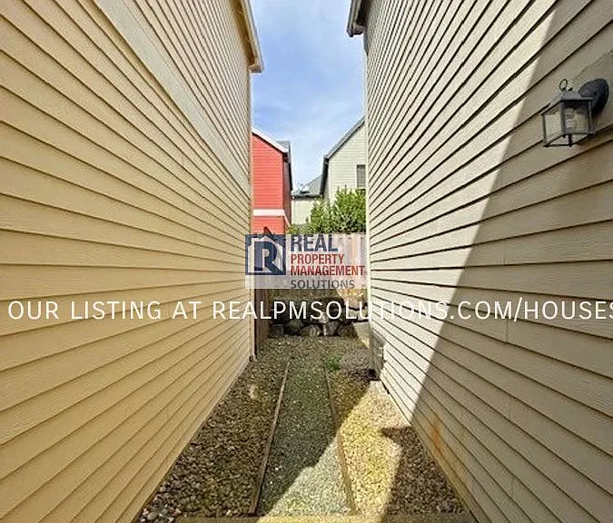 20451 SW Skiver St — Photo 11