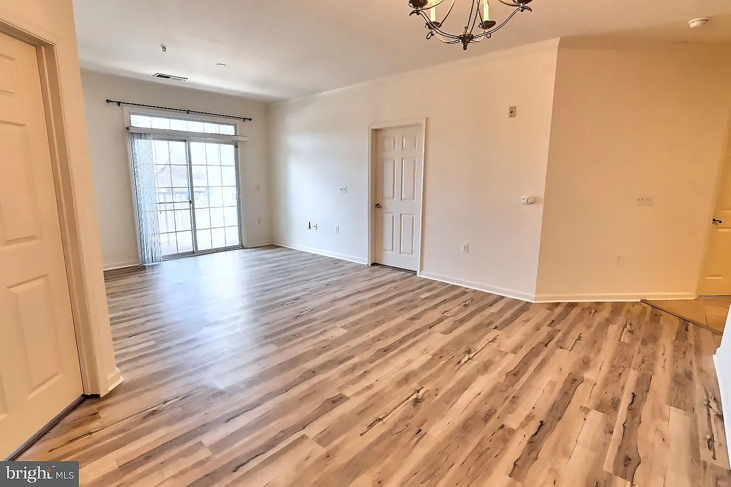 21216 McFadden Sq — Photo 4