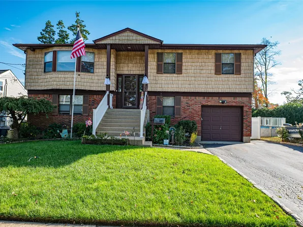 110 Kinsella Avenue, Massapequa Park, NY 11762
