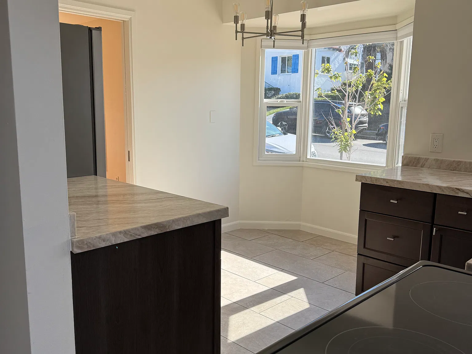 2 bed, 881 sqft, $4,500 — Photo 3