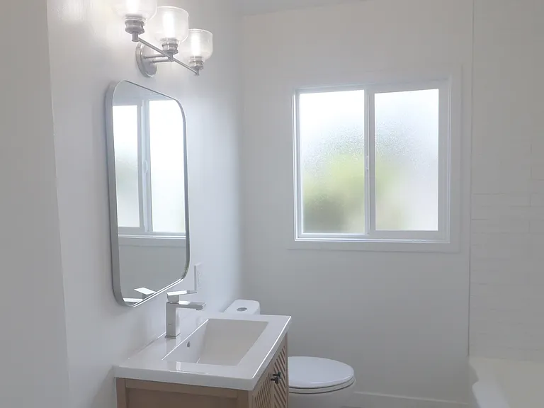 11610 Oxnard St #1 — Photo 8