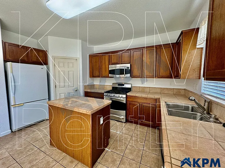 1504 Cat Tail Dr — Photo 9