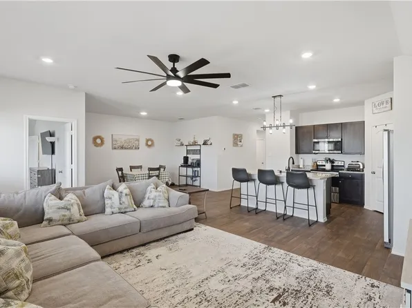 925 Nodding Nixie, Seguin, TX 78155