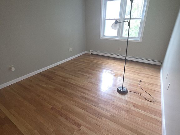 5th image of 10 Nuttall Ln APT 12
