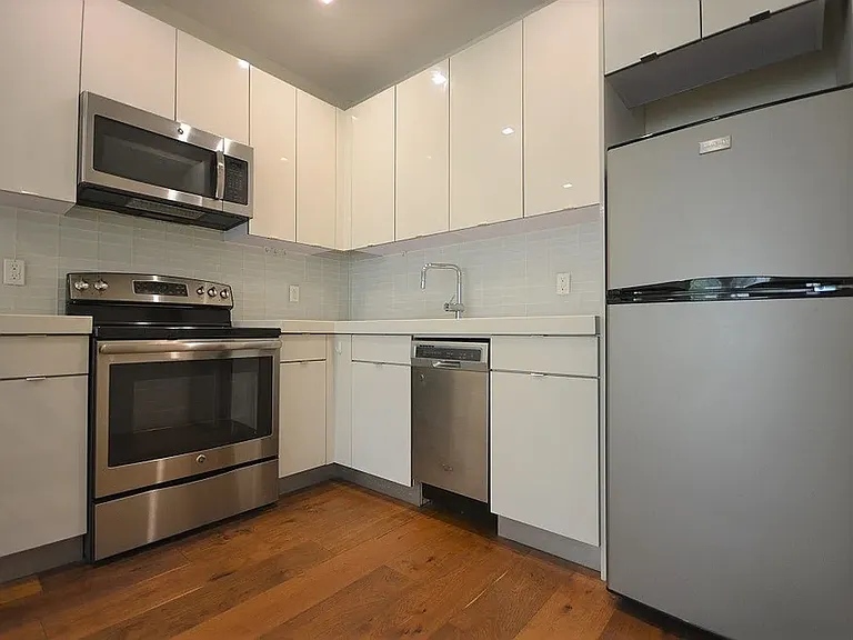 956 Bedford Ave #1B — Photo 2