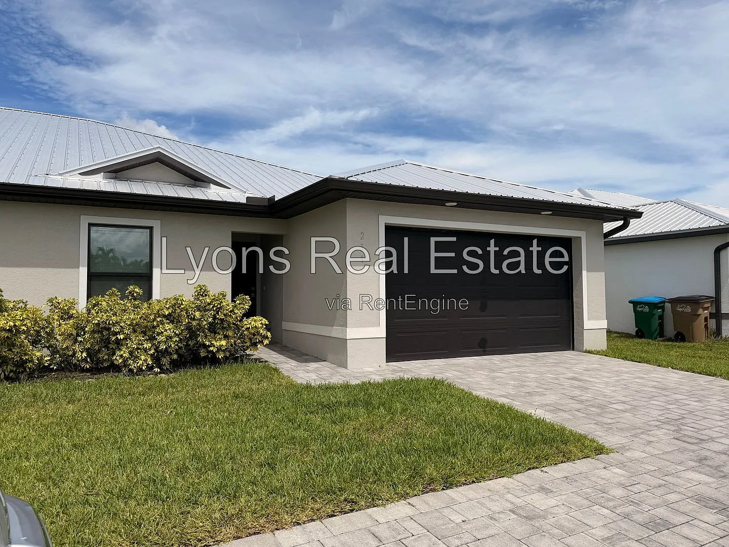 3 bed, 2.0 bath, 1421 sqft, $2,400 — Photo 1