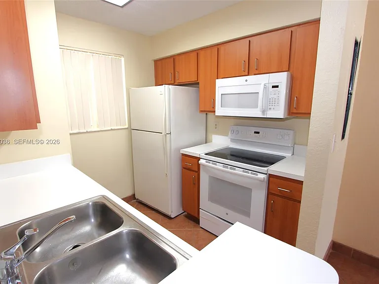 2890 N Oakland Forest Dr #206 — Photo 8