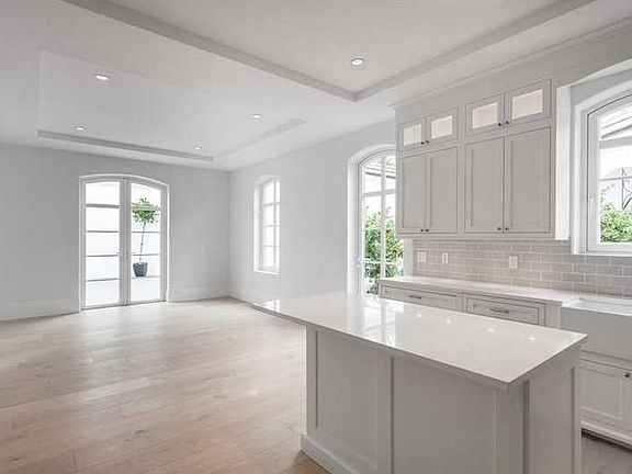 4th image of 1044 Cotorro Ave