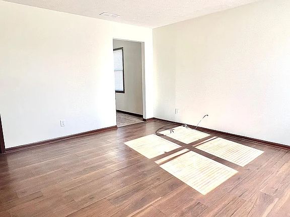 3rd image of 1465 Michigan Ave APT B