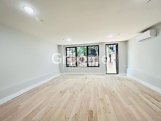 5th image of 15 Pulaski St