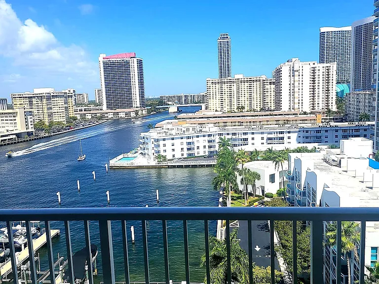 1965 S Ocean Dr #11 — Photo 2