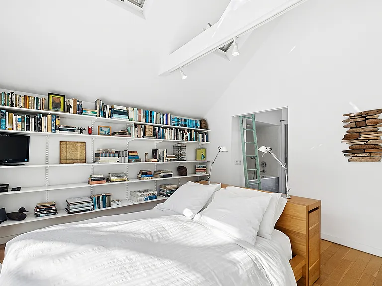 54 Gardiner Dr — Photo 10
