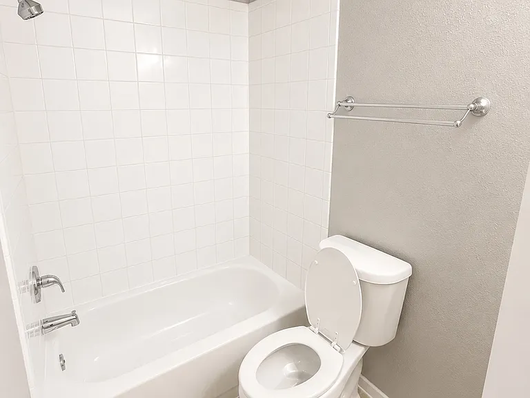 811 Redbird Dr #815 — Photo 9