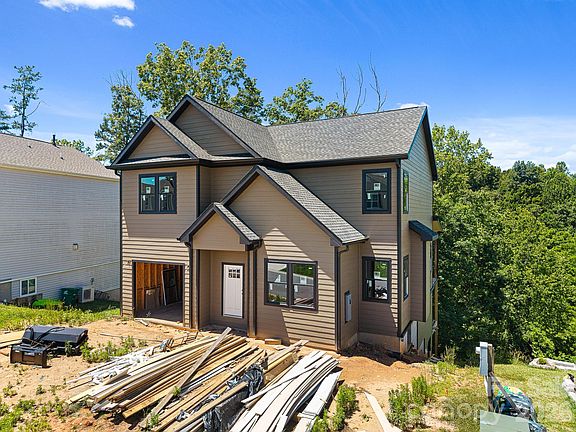 3rd image of 914 Newport Ct
