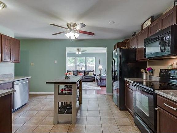  Open & updated kitchen 