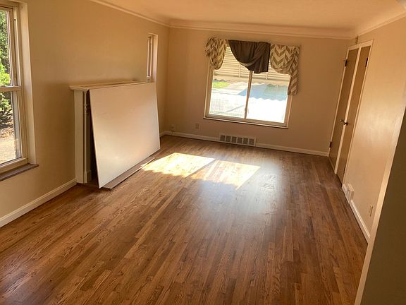 2nd image of 2277 Lakeview Ave #1