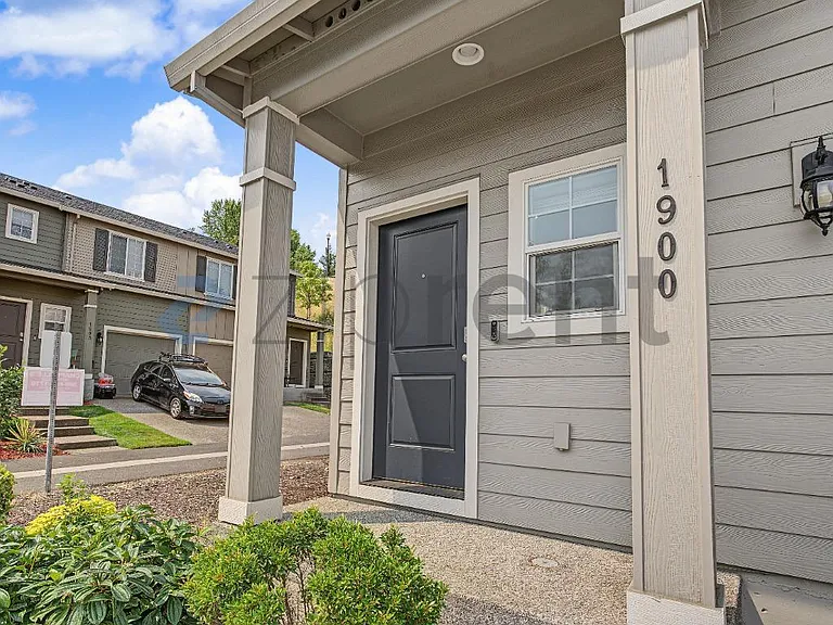 1900 NE 117th Ct — Photo 3