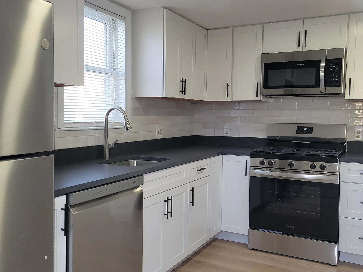 2 bed, 2.0 bath, 1457 sqft, $3,500 — Photo 3