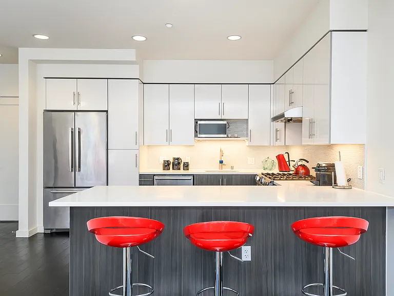 555 Innes Ave #408 — Photo 9