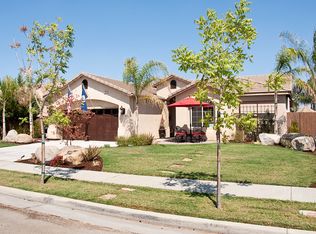 696 Crescent Ln, Lemoore, CA 93245