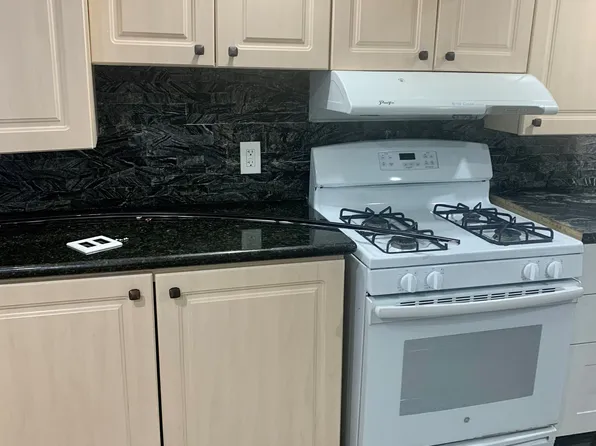 39 Rowntree Ave, Toronto, ON M6N 1R6