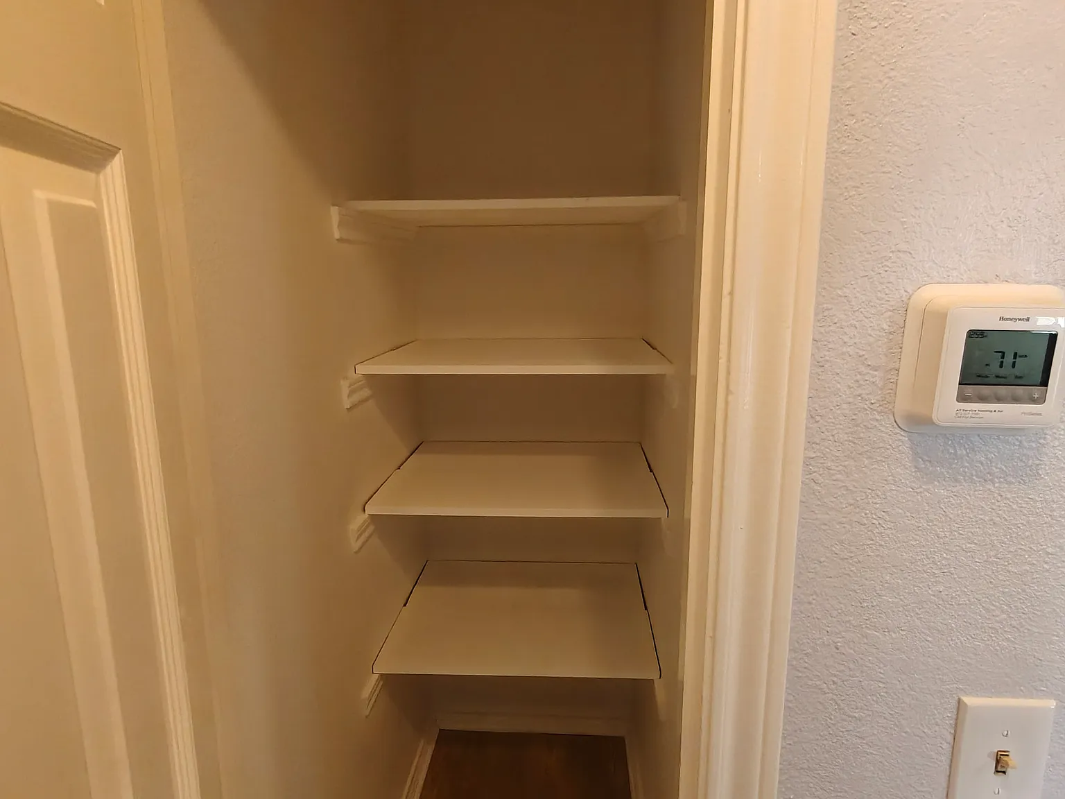 3 bed, 2049 sqft, $2,250 — Photo 3