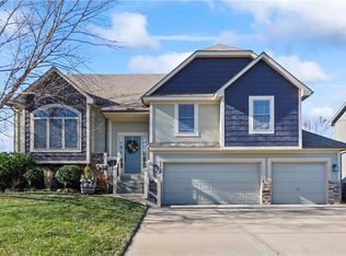 2218 SW Feather Ridge Rd, Lees Summit, MO 64082