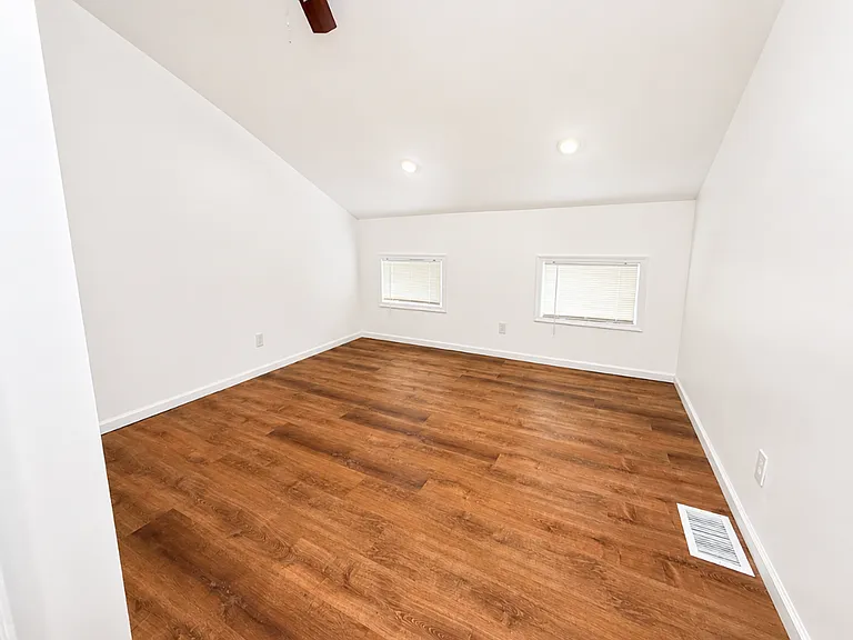 318 N Paca St — Photo 30
