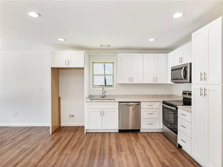 8083 Beachwood Dr — Photo 9