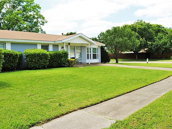 3rd image of 2626 Lasalle Dr