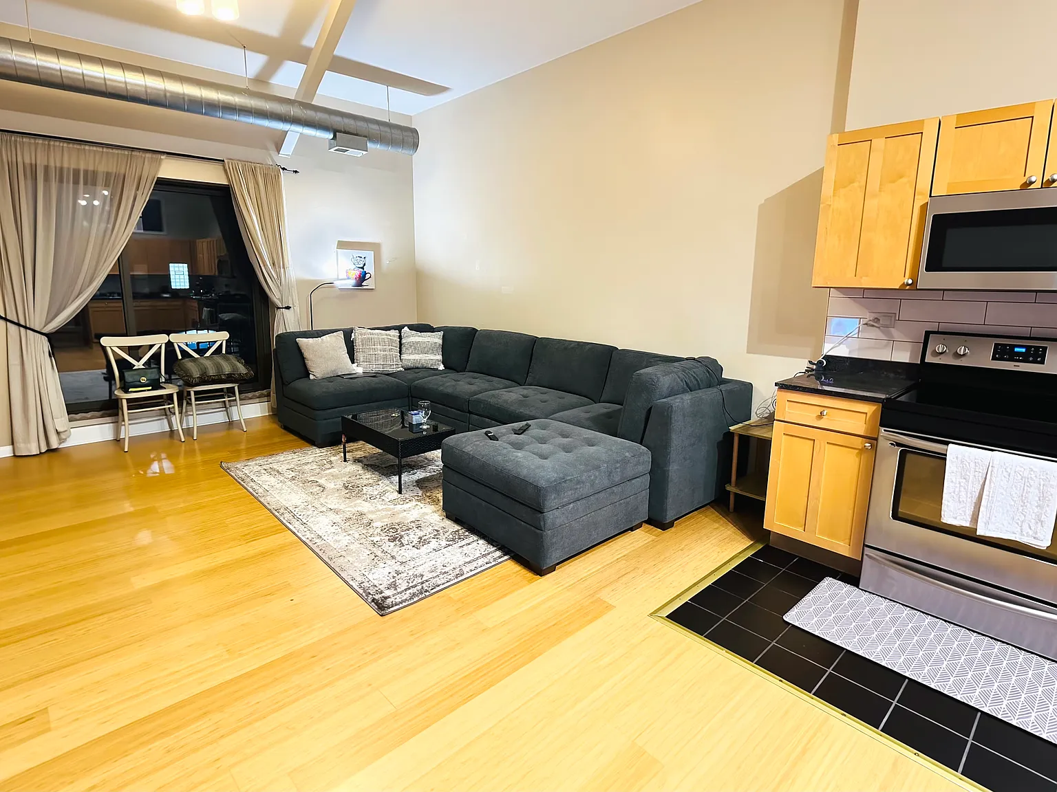 2 bed, 1150 sqft, $2,370 — Photo 3