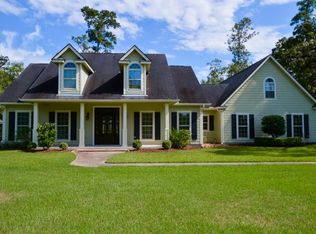 423 W Pineshadows Dr, Sour Lake, TX 77659