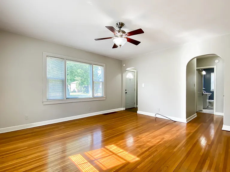 2210 University Ave — Photo 2