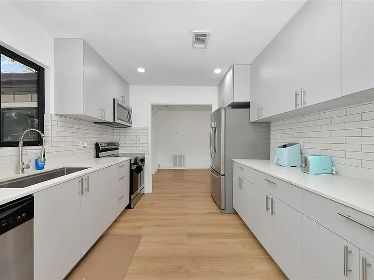 2239 Worrington St — Photo 9