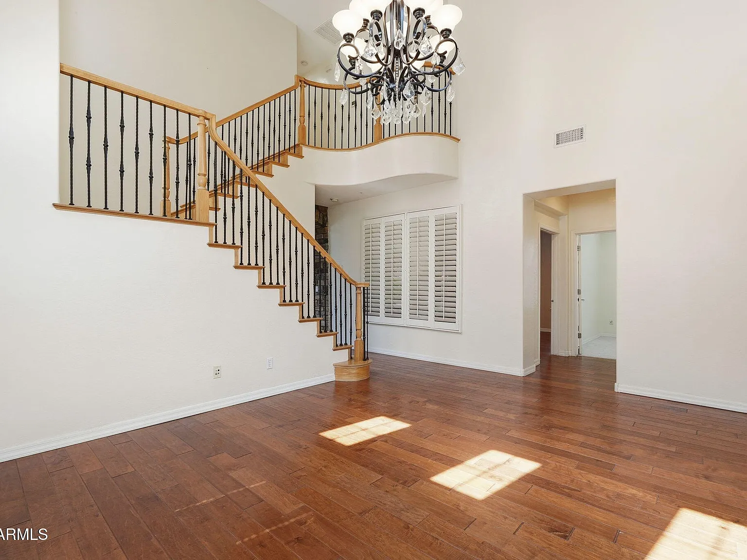 5 bed, 2762 sqft, $4,400 — Photo 3