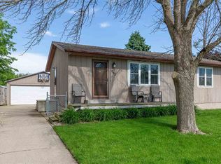 903 Heartland Hills Dr, Waterloo, IA 50701