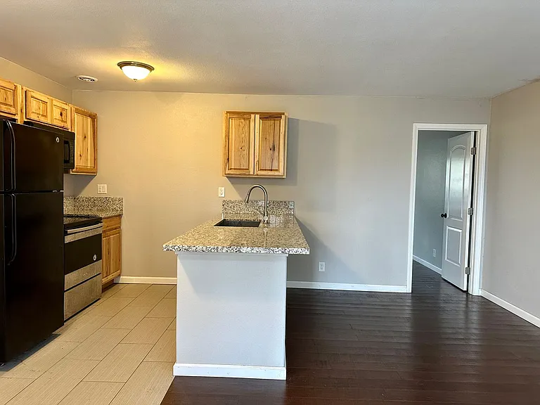 337 N. Merrill Ave — Photo 3