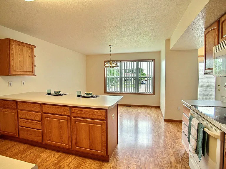 Fargo, ND Charleswood Townhomes | Kitchen