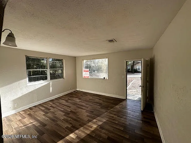 7527 Tampa Ave — Photo 2