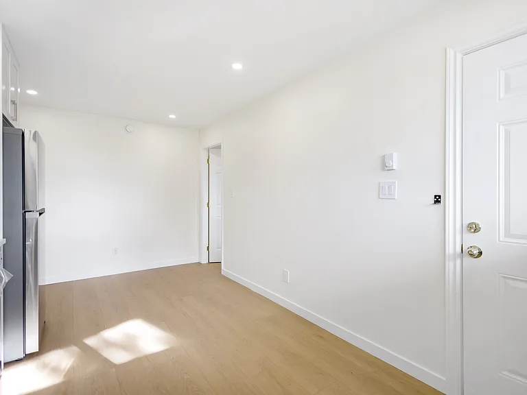 919 Younette Dr — Photo 6