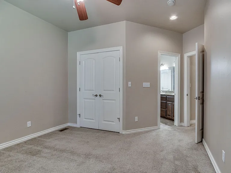 3341 Heritage Green Cir — Photo 40